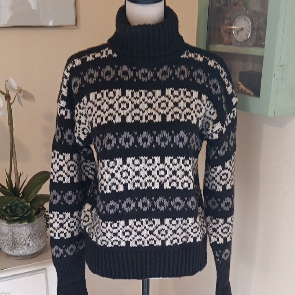 Mondi Sport Black, White And Gray Alpine Turtleneck Sweater